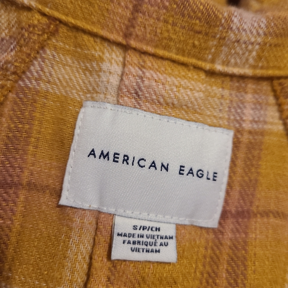 American Eagle button flannel size small